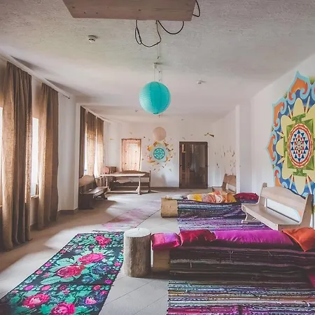 Hotel янтри